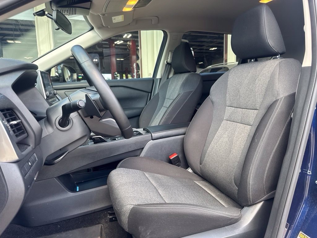 Used 2025 Nissan Rogue SV AWD/4WD image 30