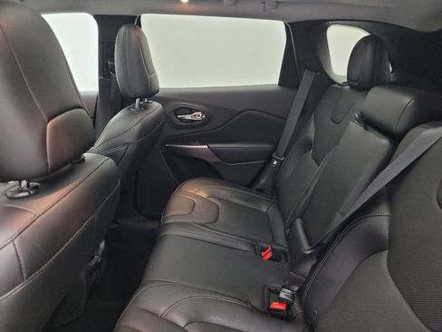 Used 2019 Jeep Cherokee Limited FWD image 18
