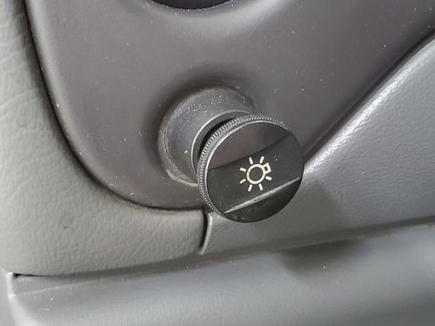 Used 2006 Ford E-150 and Econoline 150 image 25