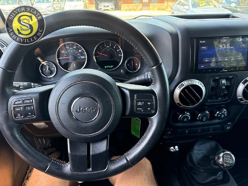 Used 2016 Jeep Wrangler Unlimited Sahara w/ Connectivity Group AWD/4WD image 19