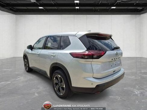 Used 2025 Nissan Rogue SV FWD image 3