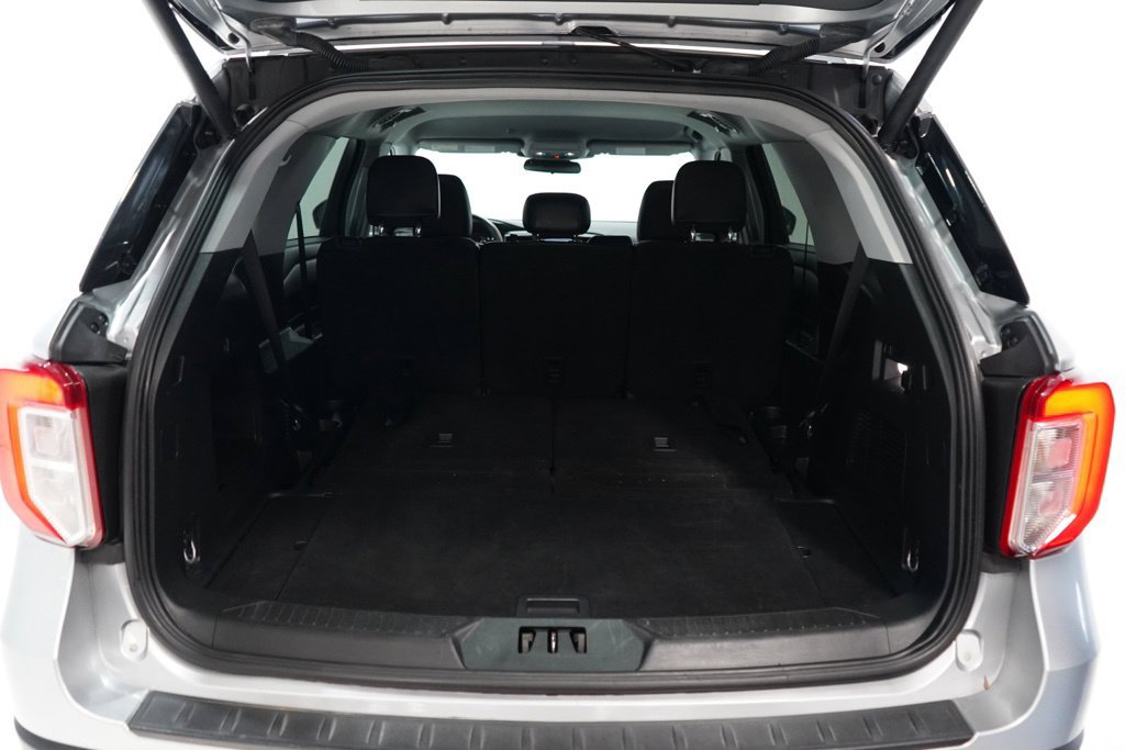 Used 2024 Ford Explorer XLT w/ Equipment Group 202A AWD/4WD image 33
