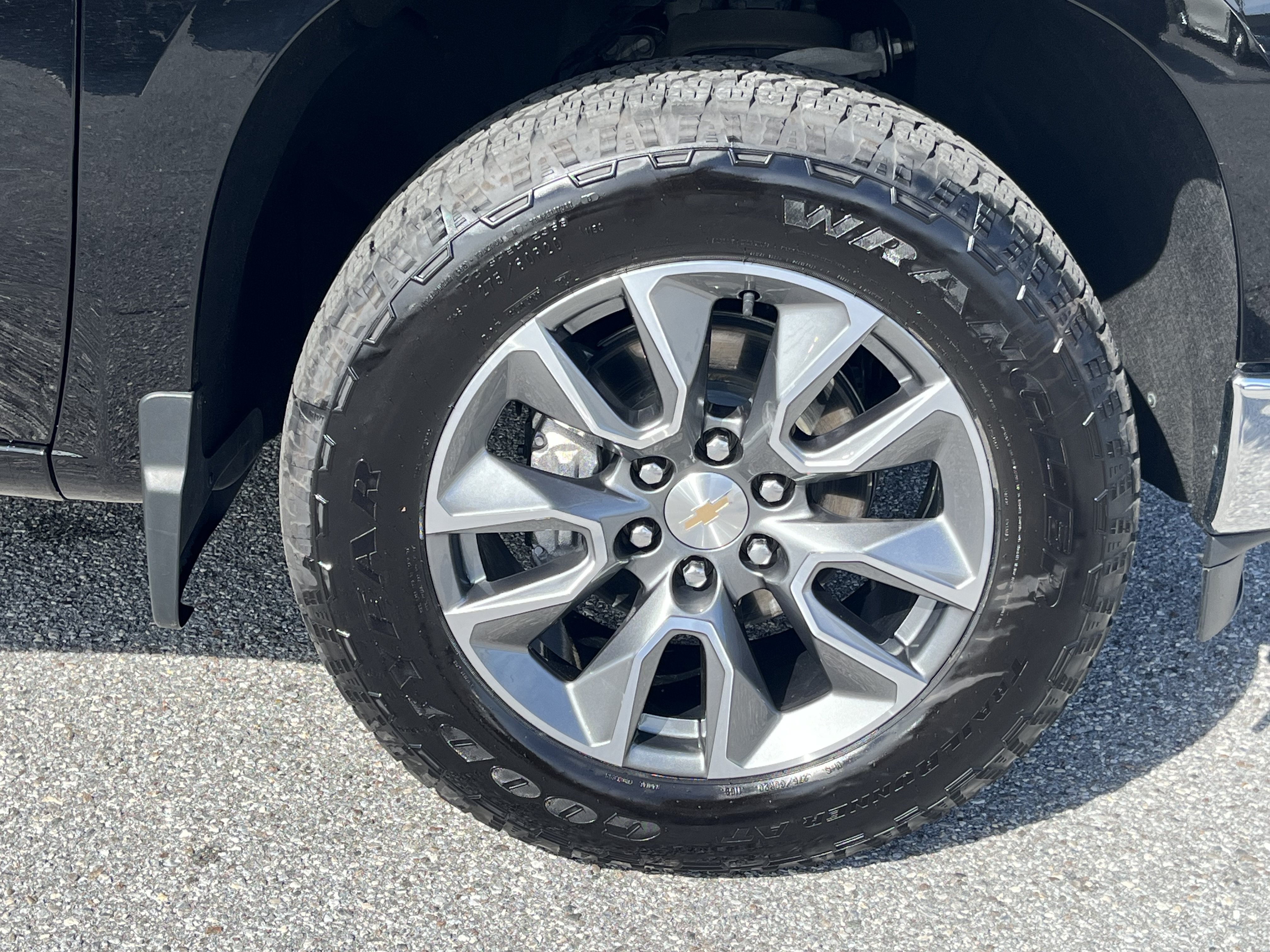 Used 2024 Chevrolet Silverado 1500 LT AWD/4WD image 12