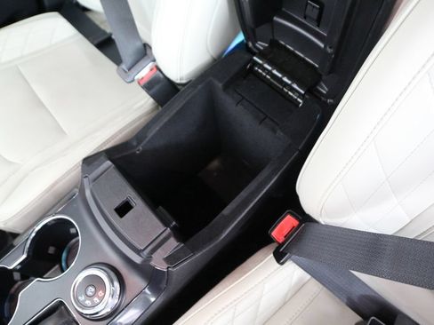 Used 2018 Ford Explorer Platinum AWD/4WD image 32