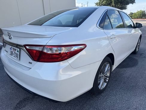 Used 2015 Toyota Camry SE w/ Moonroof Package FWD image 7