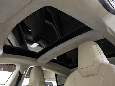 Used 2015 Tesla Model S 85D image 24