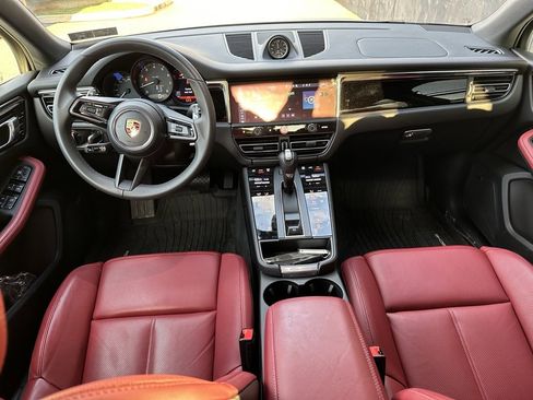Certified 2025 Porsche Macan image 18