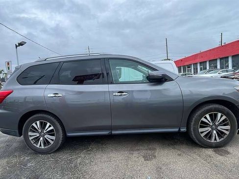 Used 2017 Nissan Pathfinder SL FWD image 2