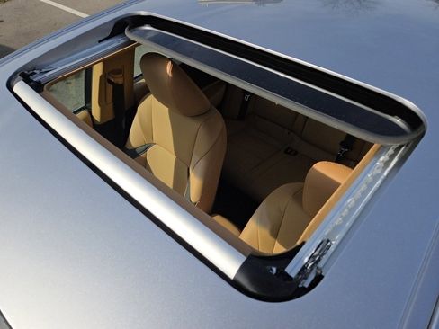 Certified 2025 Lexus ES 300h w/ Premium Package image 9