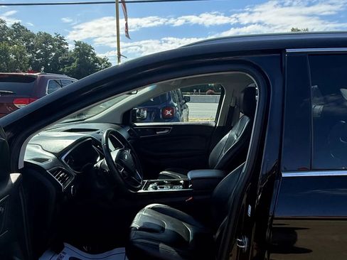 Used 2020 Ford Edge Titanium image 10