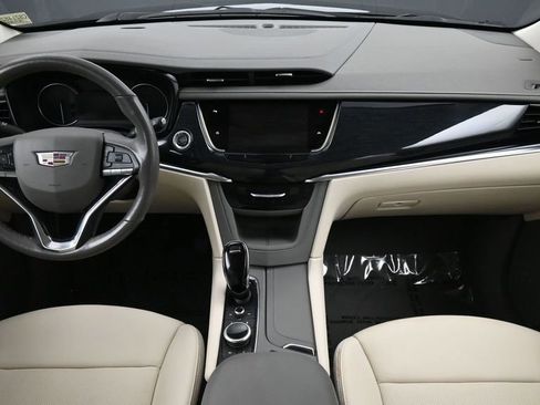 Used 2023 Cadillac XT6 Premium Luxury FWD image 4