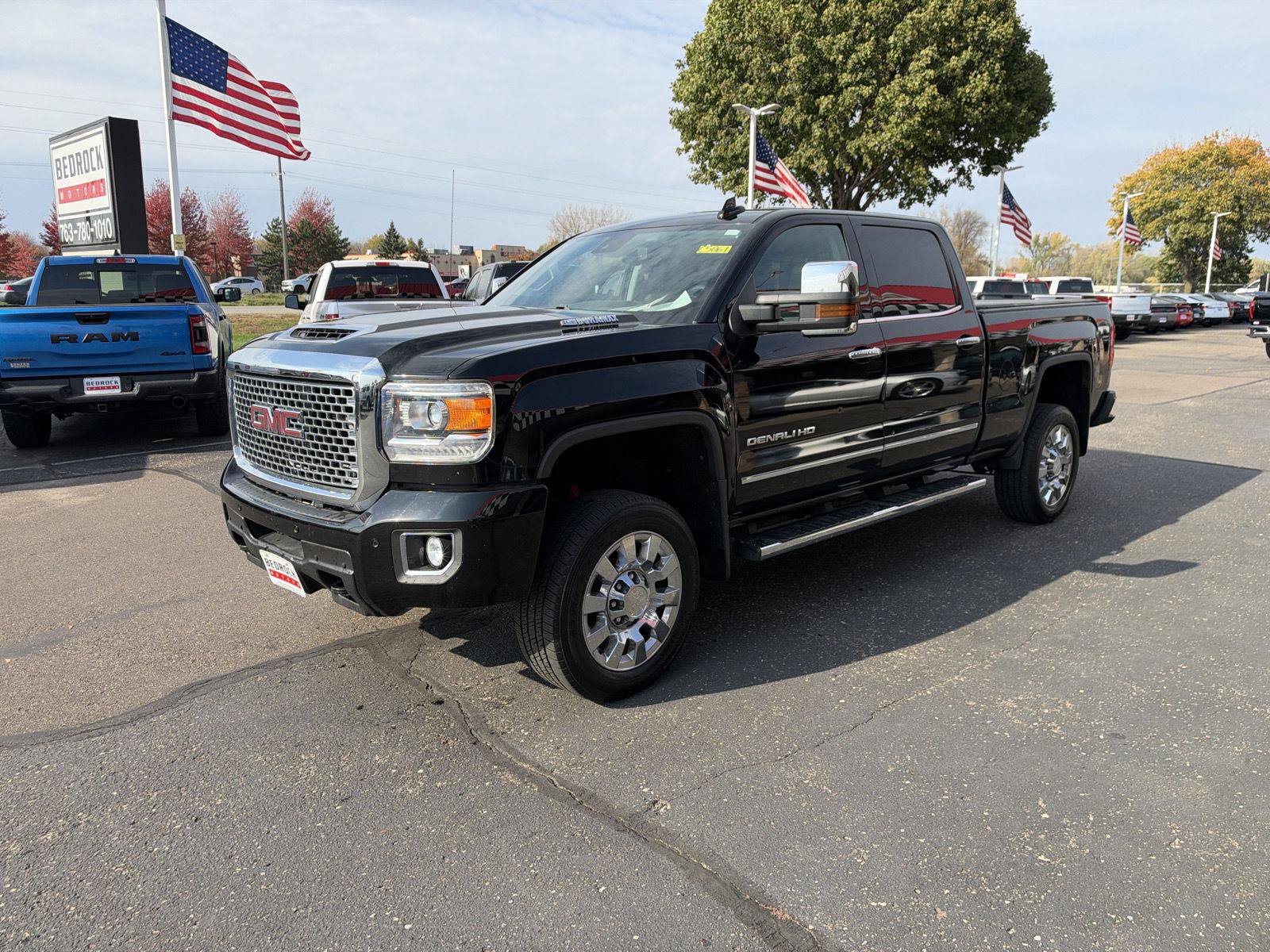 Used 2017 GMC Sierra 2500 Denali w/ Suspension Package, Off-Road AWD/4WD image 3