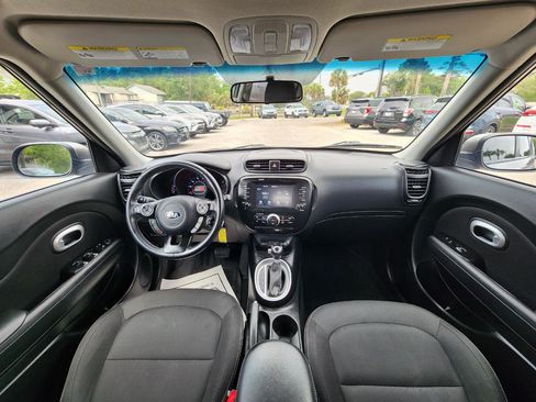 Used 2019 Kia Soul + FWD image 9