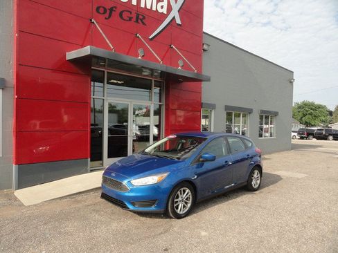 Used 2018 Ford Focus SE FWD image 1