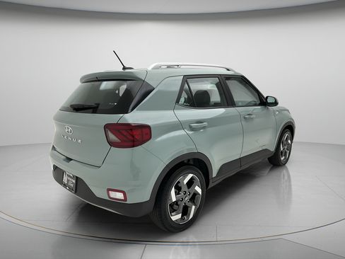 Used 2025 Hyundai Venue Limited FWD image 5