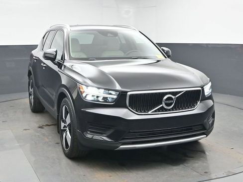 Used 2020 Volvo XC40 T5 Momentum w/ Protection Package Premier image 2