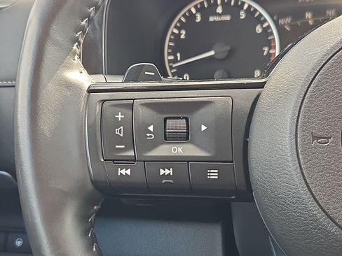 Used 2025 Nissan Pathfinder SL FWD image 18