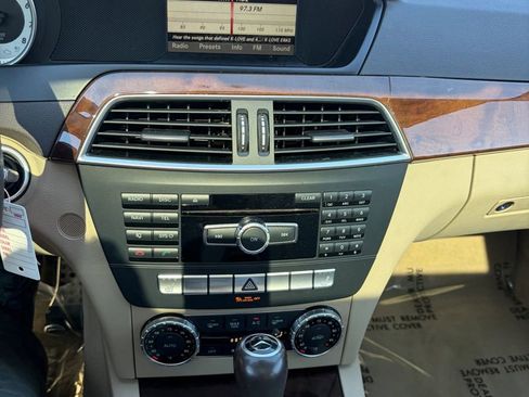 Used 2014 Mercedes-Benz C 250 Sedan image 19