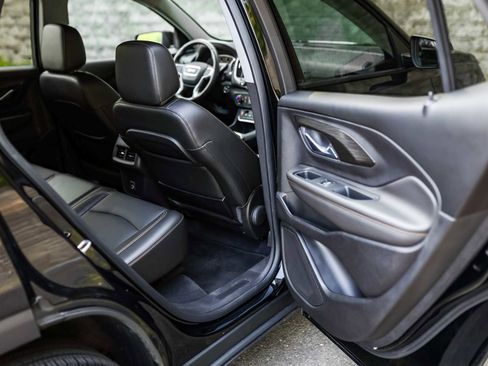 Used 2021 GMC Terrain SLT w/ Infotainment Package II image 17