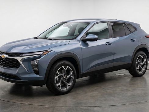 Used 2025 Chevrolet Trax LT FWD image 3