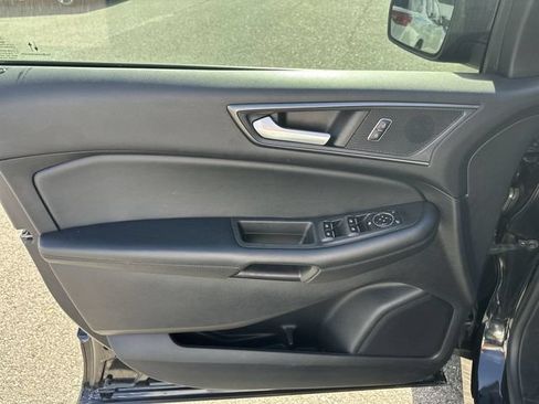 Used 2020 Ford Edge SE FWD image 15