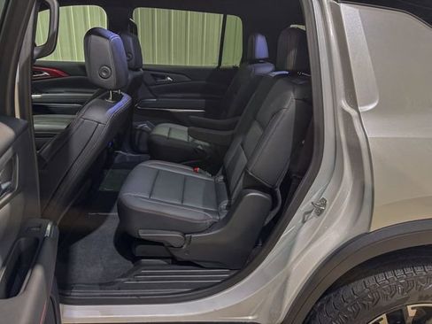 Used 2024 Chevrolet Traverse Z71 image 23