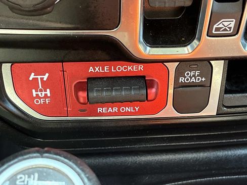 Used 2022 Jeep Gladiator Mojave w/ LED Lighting Group AWD/4WD image 34