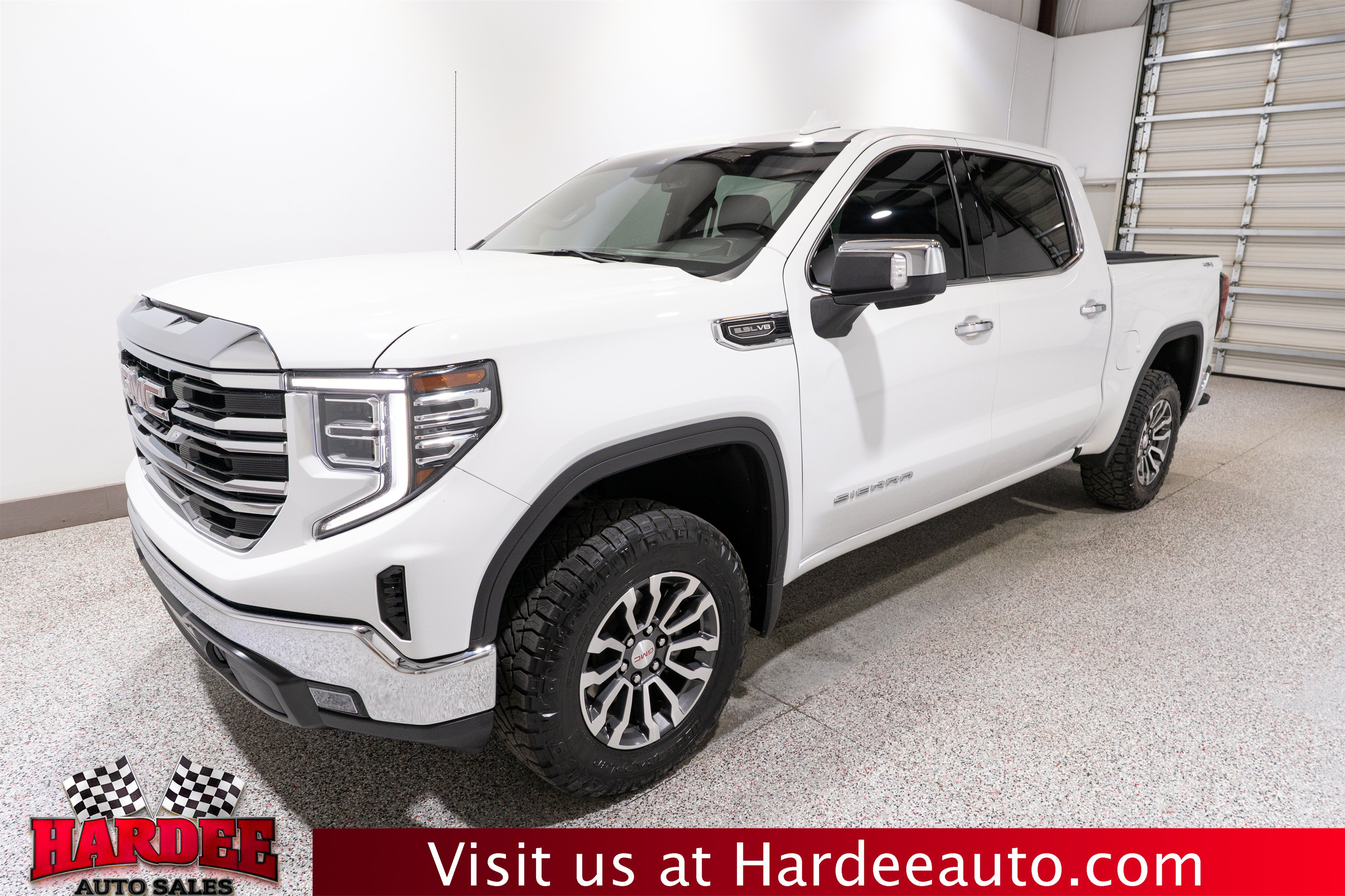 Used 2025 GMC Sierra 1500 SLT AWD/4WD image 2