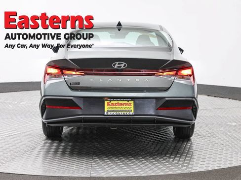 Used 2024 Hyundai Elantra SEL FWD image 6