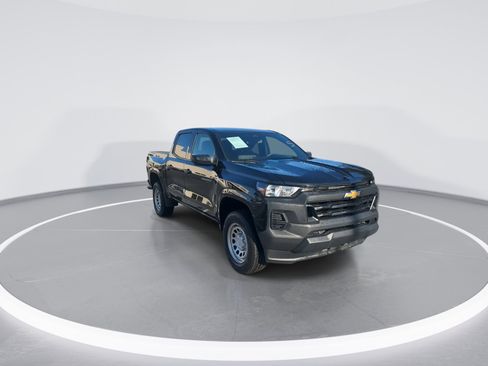 Used 2024 Chevrolet Colorado W/T image 2