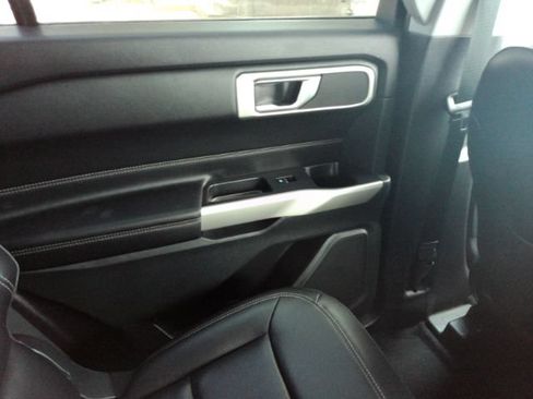 Used 2021 Ford Explorer XLT w/ Equipment Group 202A AWD/4WD image 30