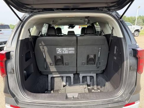 Used 2026 Kia Carnival FWD image 8