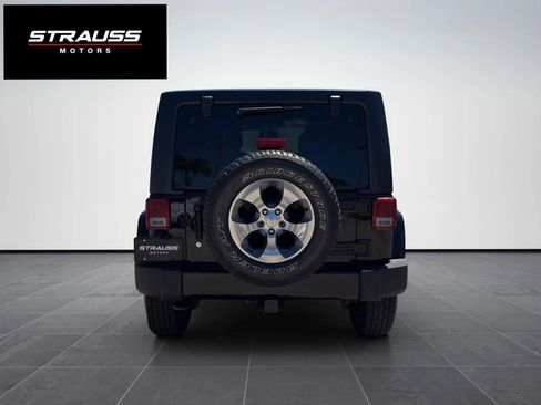 Used 2016 Jeep Wrangler Unlimited Sahara AWD/4WD image 8