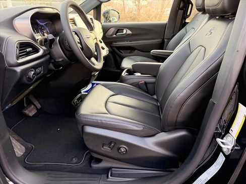 New 2026 Chrysler Pacifica Select AWD/4WD image 7
