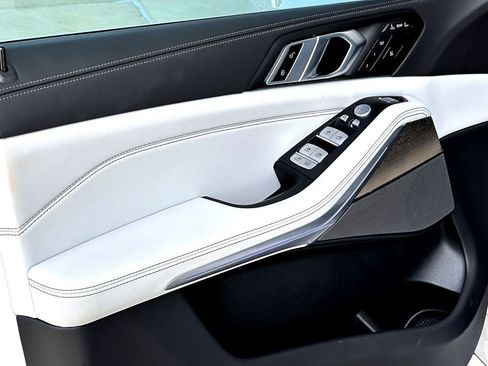 Certified 2023 BMW X7 xDrive40i w/ Premium Package image 11