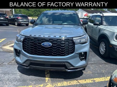 Used 2025 Ford Explorer ST-Line AWD/4WD image 2