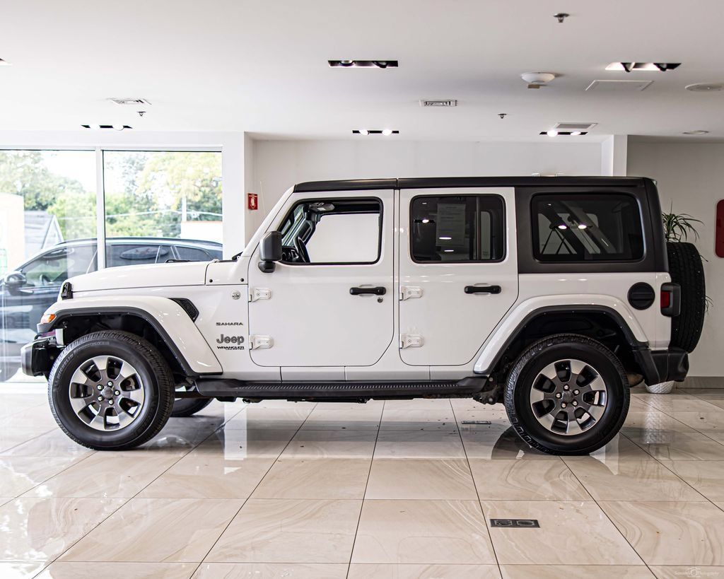Used 2018 Jeep Wrangler Unlimited Sahara w/ Dual Top Group AWD/4WD image 6