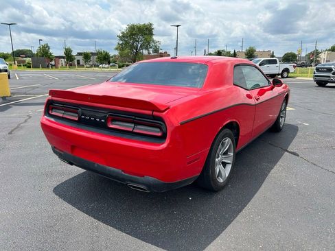 Used 2019 Dodge Challenger SXT RWD image 9