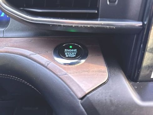 Used 2020 Ford Explorer Platinum w/ Premium Technology Package image 17