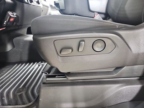 Used 2024 Chevrolet Silverado 1500 LT AWD/4WD image 34