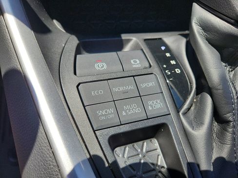 Certified 2022 Toyota RAV4 XLE w/ Convenience Package AWD/4WD image 25
