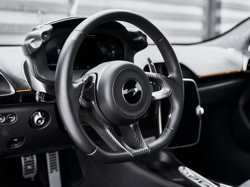 Used 2024 McLaren Artura image 36