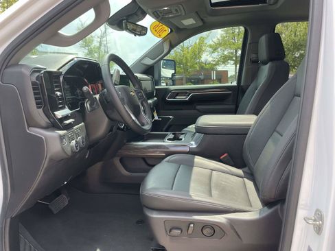 Used 2025 Chevrolet Silverado 3500 LTZ w/ LTZ Plus Package AWD/4WD image 4