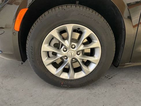 New 2026 Chrysler Pacifica Select image 15