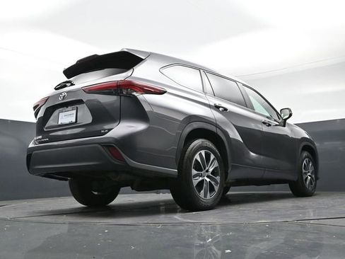 Used 2024 Toyota Highlander XLE image 38