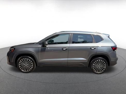 Used 2026 Volkswagen Taos SE FWD image 9
