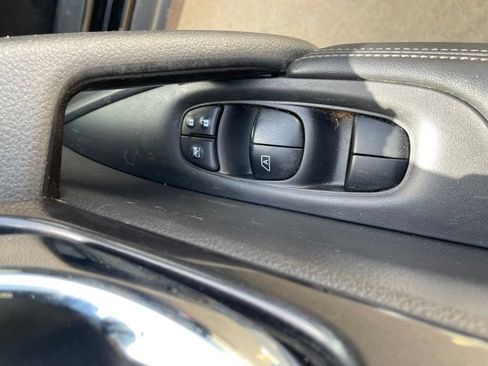 Used 2018 Nissan Rogue S FWD image 16