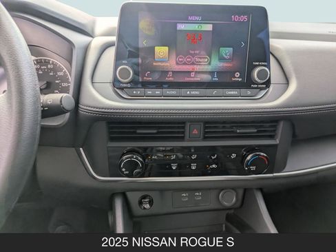 Used 2025 Nissan Rogue S image 17
