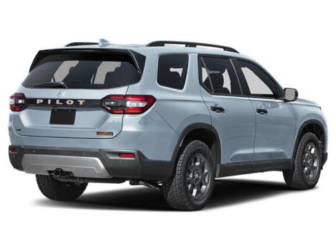 Used 2026 Honda Pilot TrailSport image 2