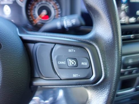 Used 2024 Jeep Gladiator Sport AWD/4WD image 17